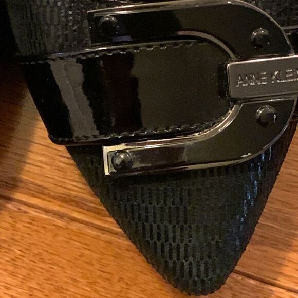 Anne Klein iflex Women's Black Leather Pointed Toe Buckle Pumps Size 6.5 - Picture 11 of 11